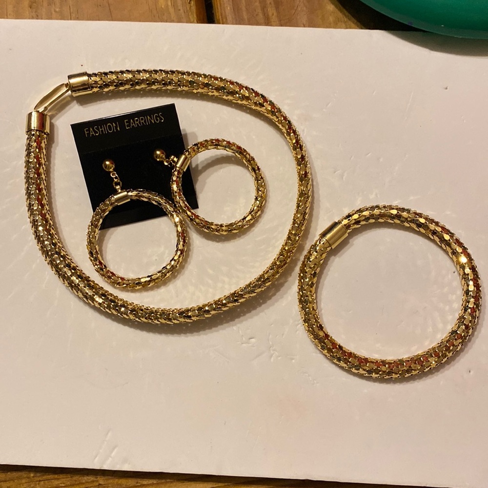Du Barry earrings necklace & bracelet set gold color